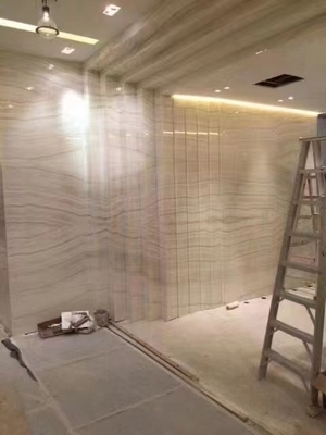 مكونات المغسلة الداخلية الشفافة الذهبية البيضاء العروق الخشبية نظرة أونيكس الرخام اللوح للجدار والطابق