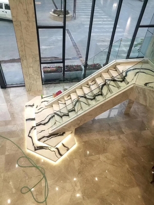 ضوء LED الحديث يتبع مضاد للنزلق الطوابق الرخامية البيضاء الطوابق الداخلية الطبيعية الطوابق الرخامية البيضاء مع الأوردة