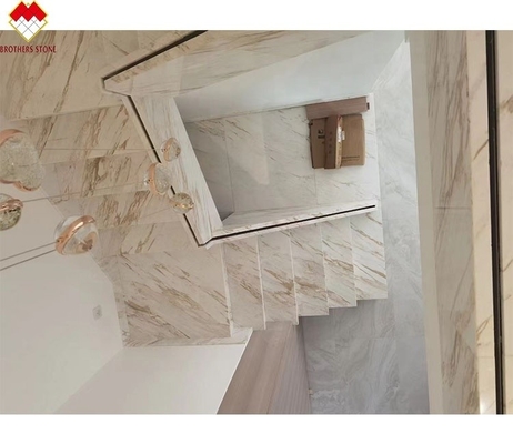 حجم مخصص فينوس الذهب كالاكاتا الرخام السلالم المدارية السلالم الداخلية الحديثة الضوء LED والتصميم مضاد الانزلاق