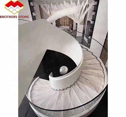 الدرج الرخامي الداخلي للفندق مع تصميم منحني حلزوني حديث وخيار القطع حسب الحجم