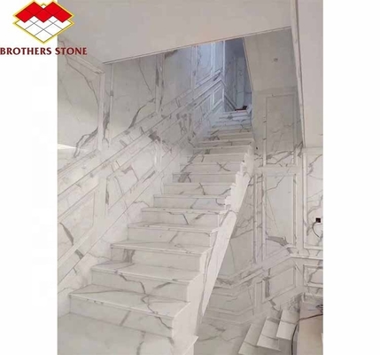 التصميم الحديث داخل السلالم الدرج المرتفع المادة الحجرية الطبيعية الملمعة للداخل