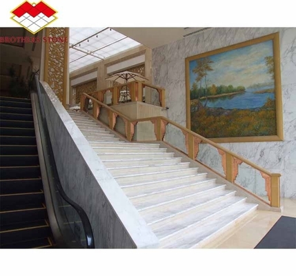 التصميم الحديث داخل السلالم الدرج المرتفع المادة الحجرية الطبيعية الملمعة للداخل