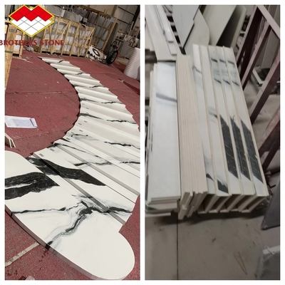 تصميم السلالم الداخلية المخصصة للاستحمام الطراز باندا البيضاء الرخام تبدو البورسلين البلاط