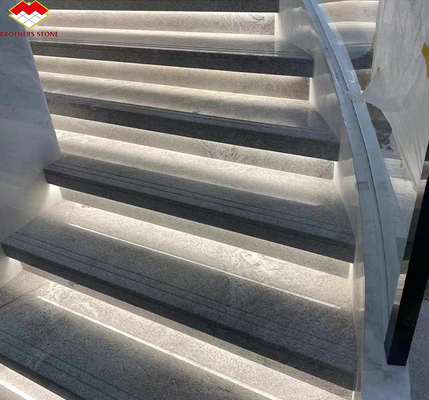 ألواح الكالاكاتا البيضاء الحجرية الحديثة لتصميم السلالم الداخلية والجدران