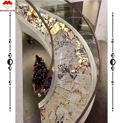 سلم قوس عصري داخلي مخصص من الرخام Waterjet تصميم للداخل المنزل