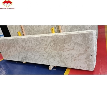 2700kg/m3 كثافة الجرانيت ألواح الجرانيت البيضاء الهندية الحديثة لمشاريع التصميم الجرافيكي