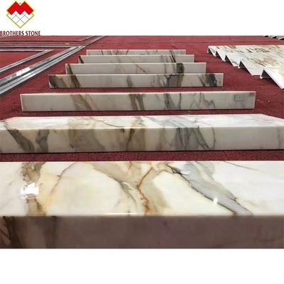 خطوات ذهبية كالاكاتا الملمعة في إيطاليا السلالم الرخامية في المناطق الداخلية الحجرية الفاخرة الحديثة