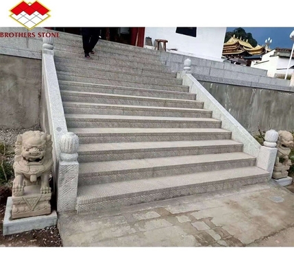 شرائح الجرانيت البيضاء الخارجيّة المقطّعة حسب الحجم مع التصميم الحديث وخطوات الجرانيت الملتهبة