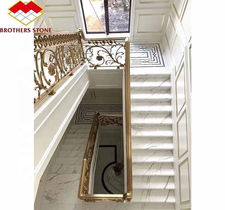 التصميم الحديث داخل السلالم الدرج المرتفع المادة الحجرية الطبيعية الملمعة للداخل